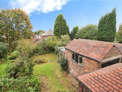ENCLOSED REAR GARDEN